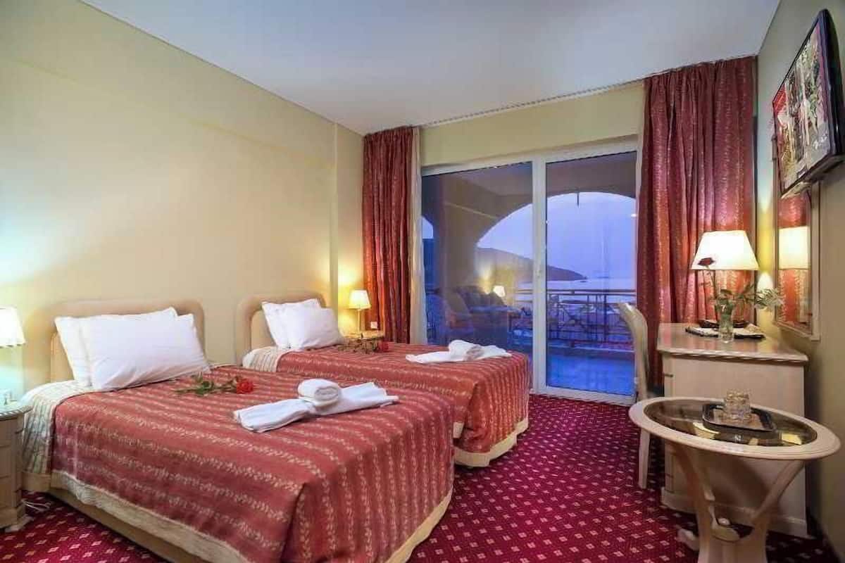 Minibar, in-room safe, desk, soundproofing