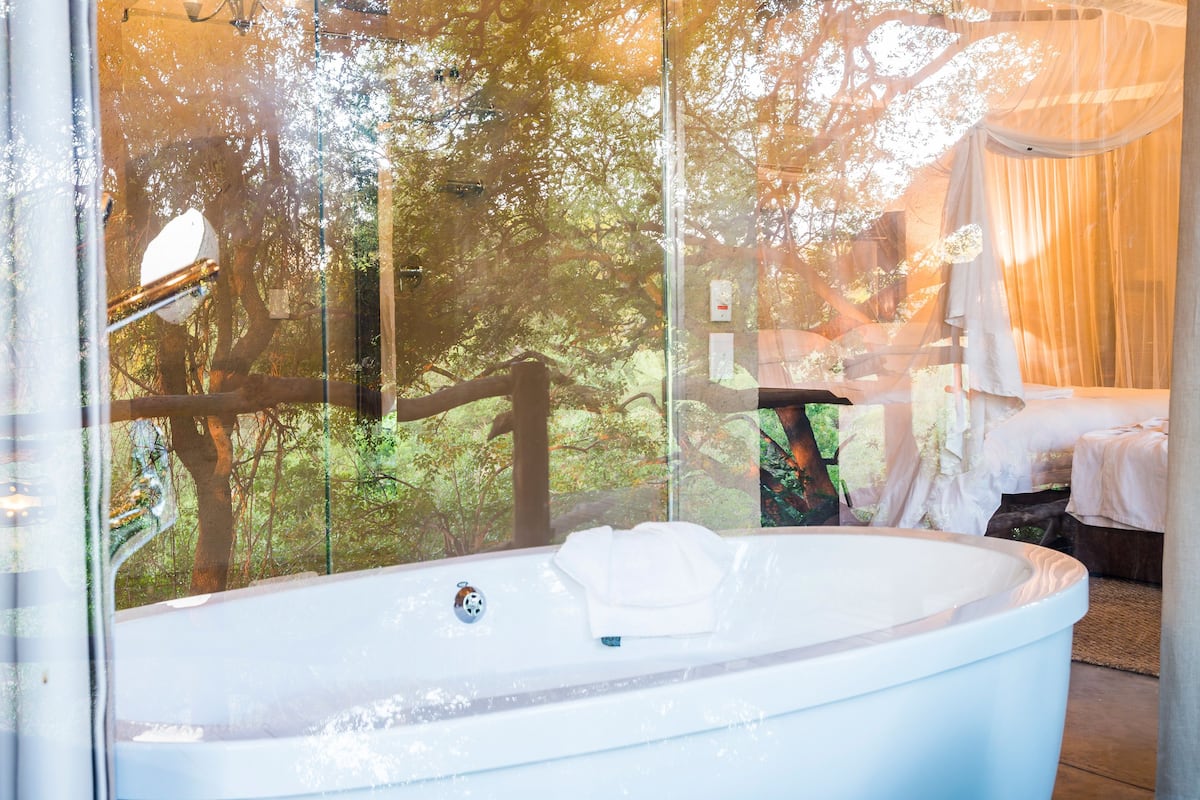 deep-soaking bathtub