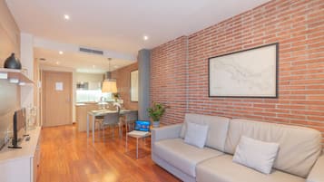 Appartement, 2 slaapkamers | Woonruimte | Flatscreentelevisie