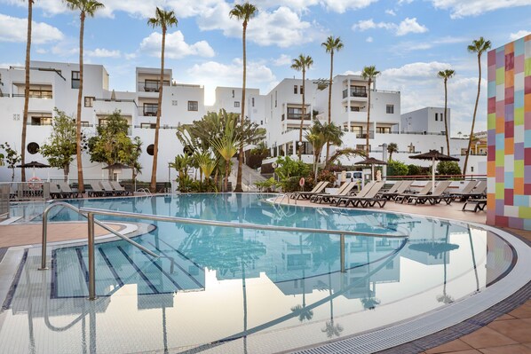 2 piscines extérieures