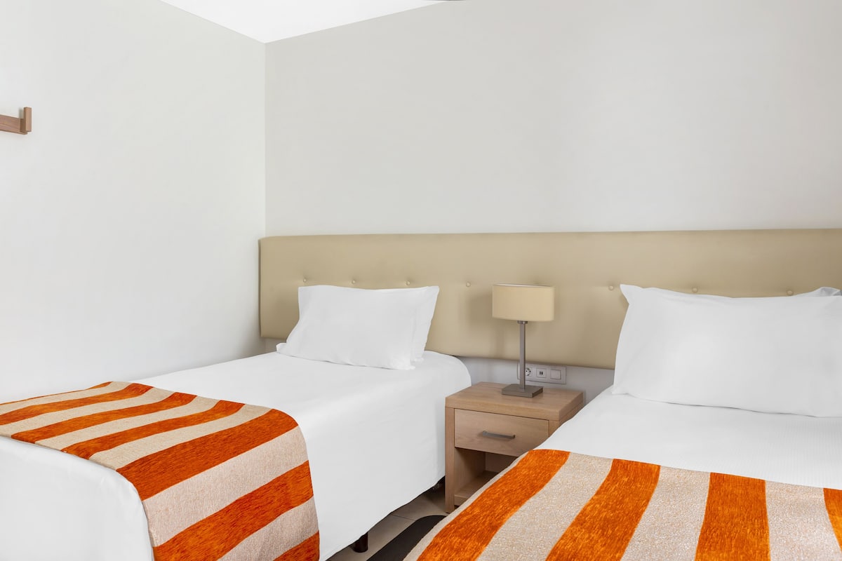 2 bedrooms, in-room safe, iron/ironing board, free cribs/infant beds