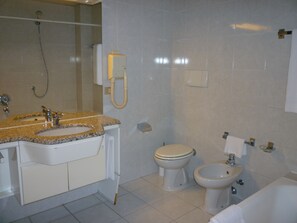 Hair dryer, bidet - Hotel Ascot (Binasco)