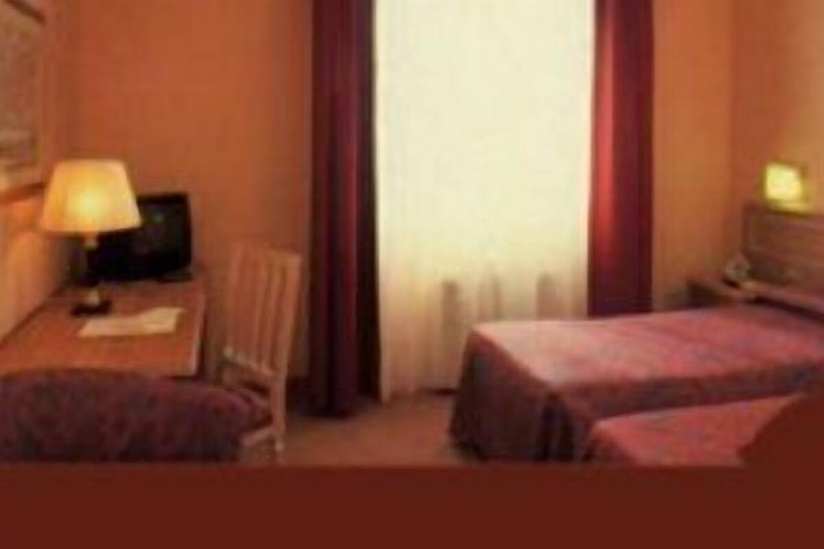 Minibar, WiFi (free)