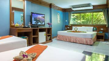 Family Room | Premium bedding, minibar, desk, blackout drapes