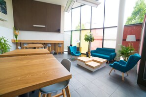 Coin salon dans le hall