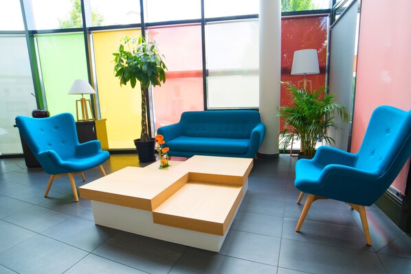 Coin salon dans le hall