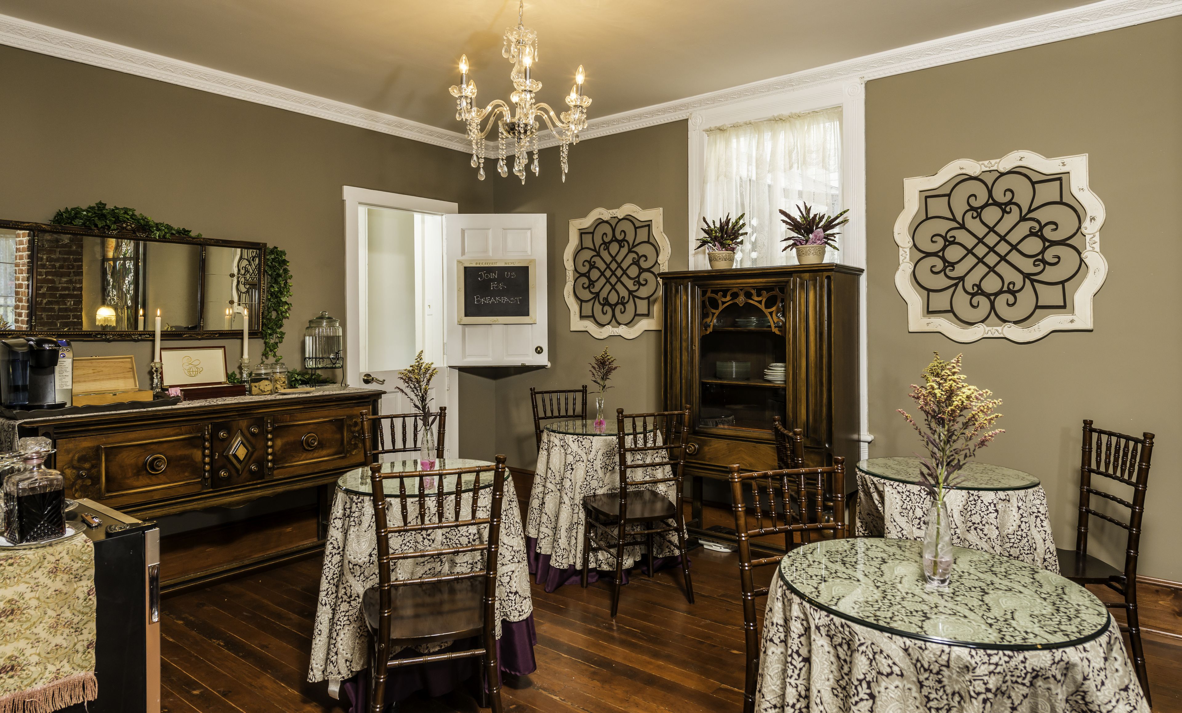 Free daily full breakfast 