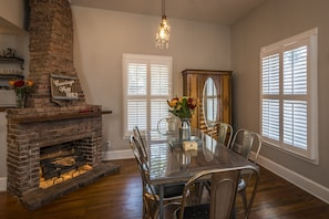 Premium bedding, pillow-top beds, individually decorated - Carriage Way Inn (St. Augustine)