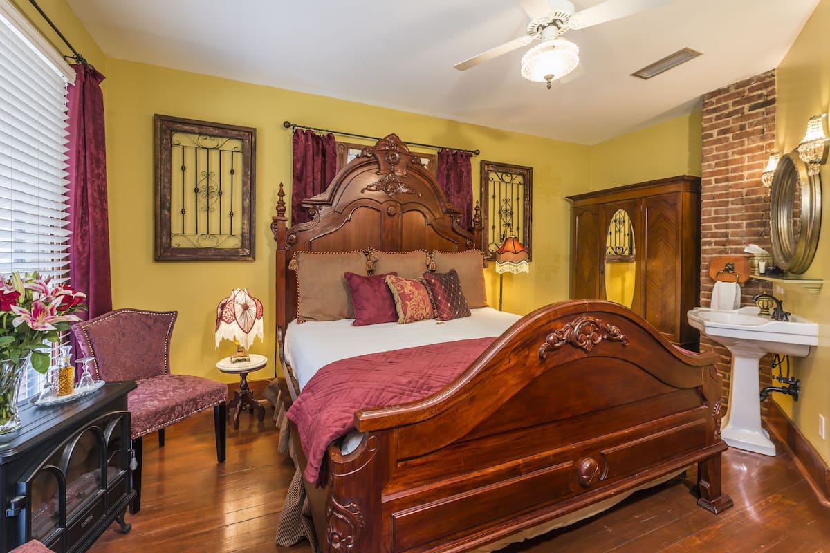 Garnet Room - Deluxe Room (Adults 21+ Only) | Premium bedding, pillowtop beds, soundproofing