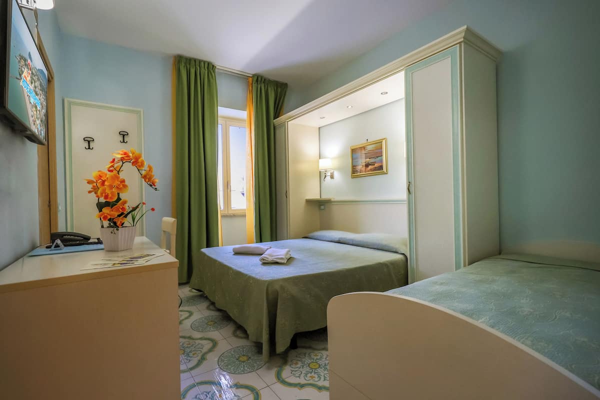 Standard Double Room | Minibar, in-room safe, desk, laptop workspace