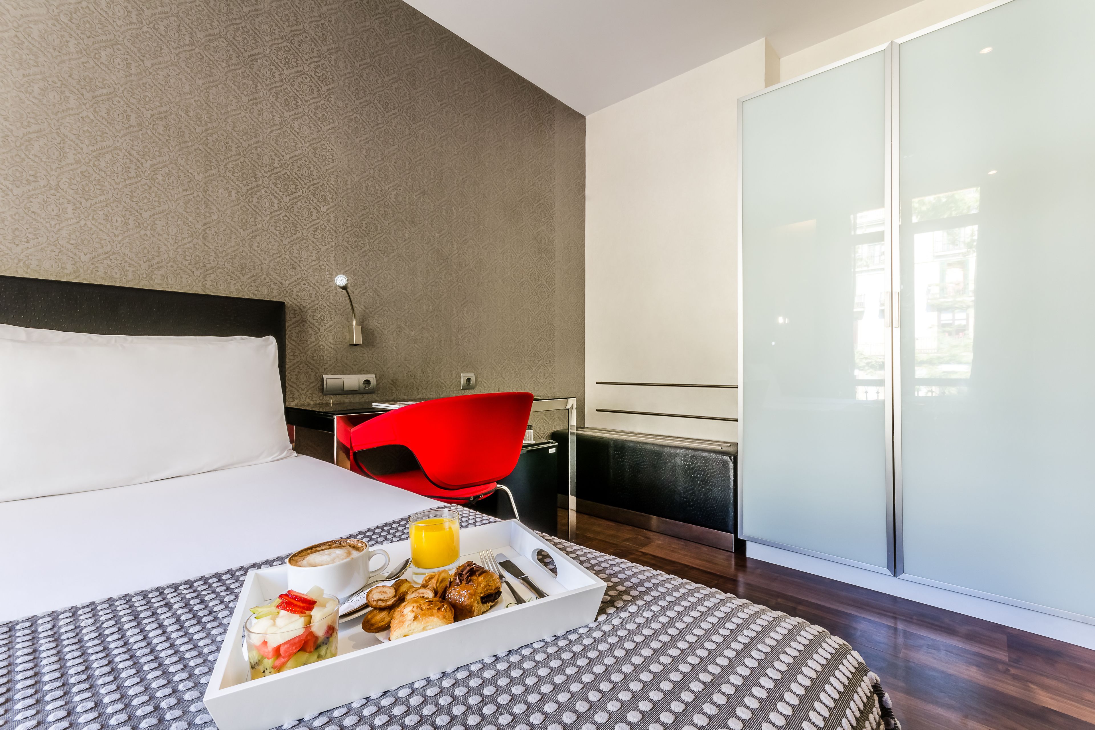 minibar, in-room safe, desk, soundproofing