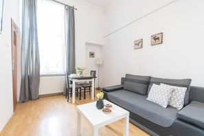 Premium-Studio, 1 Schlafzimmer | Wohnzimmer | Fernseher