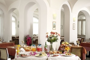 2 restaurants; breakfast, lunch and dinner served  - Hotel Ulisse (Ischia)
