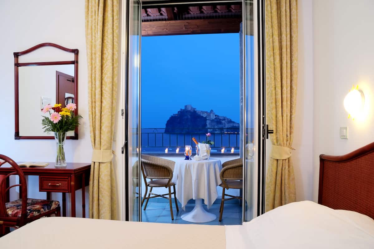 classic double or twin room, sea view | 1 bedroom, in-room safe, individually furnished, desk