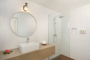 Two Bedroom Suite | Bathroom - Fiji Gateway Hotel (Nadi)