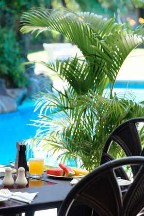 Daily full breakfast (FJD 34 per person)