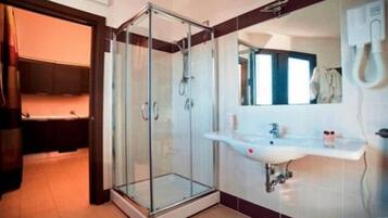 Dusche, Regendusche, kostenlose Toilettenartikel, Haartrockner