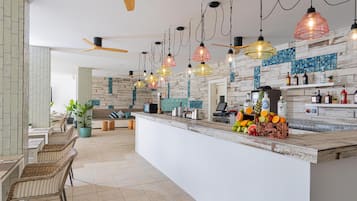 2 bares o lounges, bar junto a la alberca