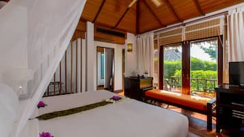 Minibar, in-room safe, desk, free WiFi