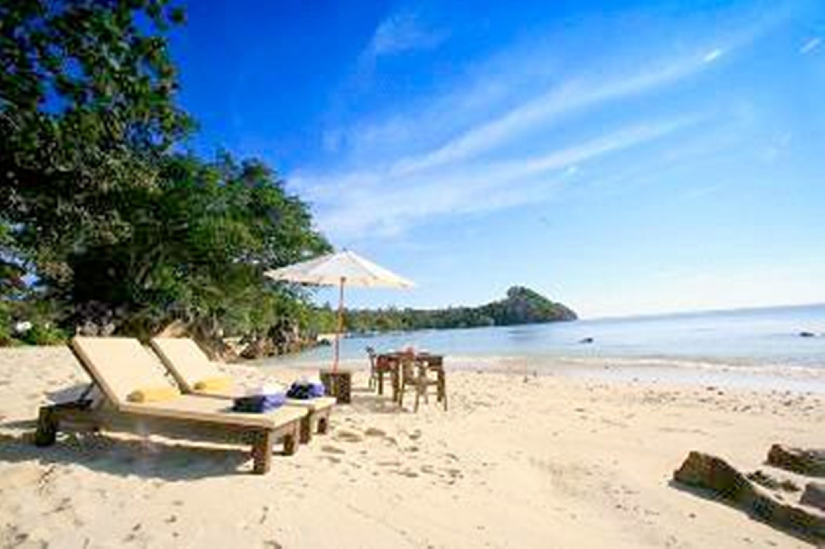 breakfast, lunch, dinner served; thai cuisine, sea views