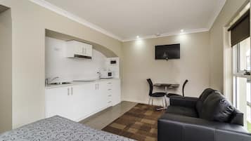 Superior Queen Room | Private kitchenette | Fridge, microwave, stovetop, coffee/tea maker
