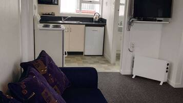 Standard Suite, 2 Bedrooms, Non Smoking, Kitchen