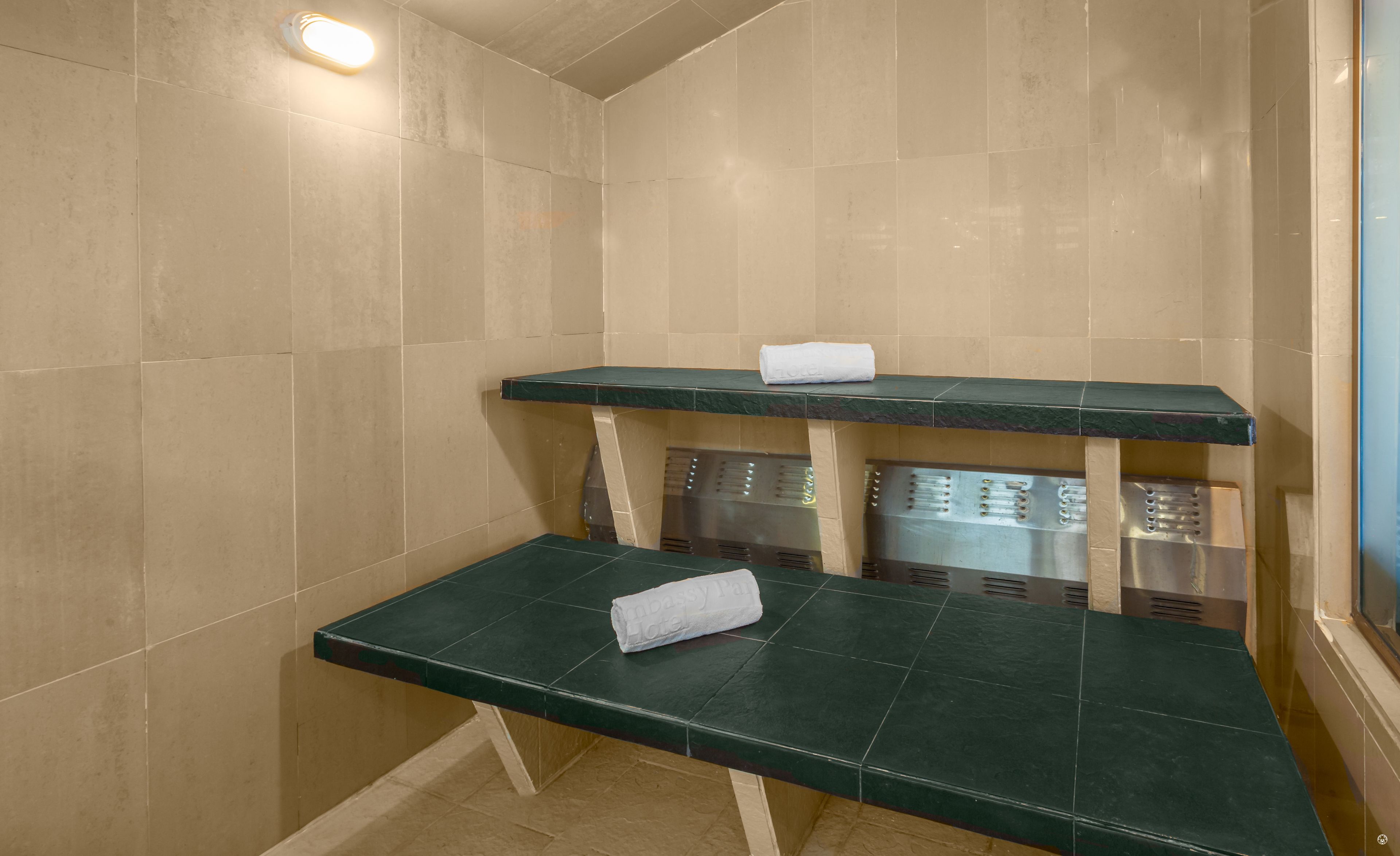 couples treatment room(s), sauna, hot tub, turkish bath/hammam