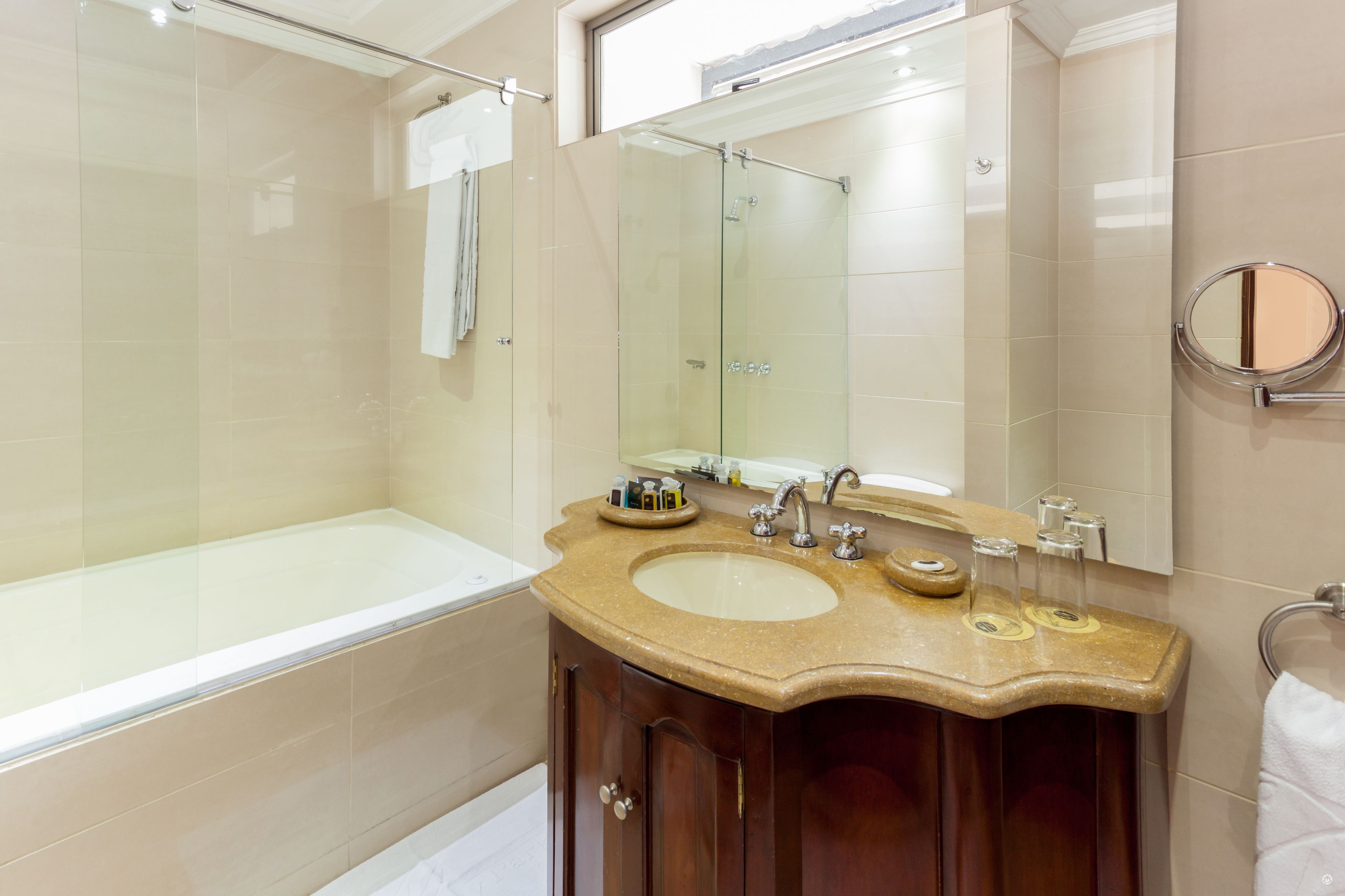 standard double room | bathroom | free toiletries, hair dryer, towels