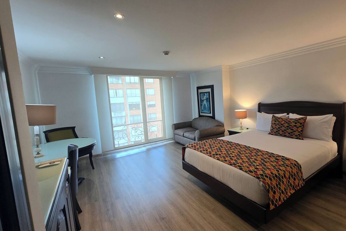 Junior Suite | 1 bedroom, premium bedding, minibar, in-room safe