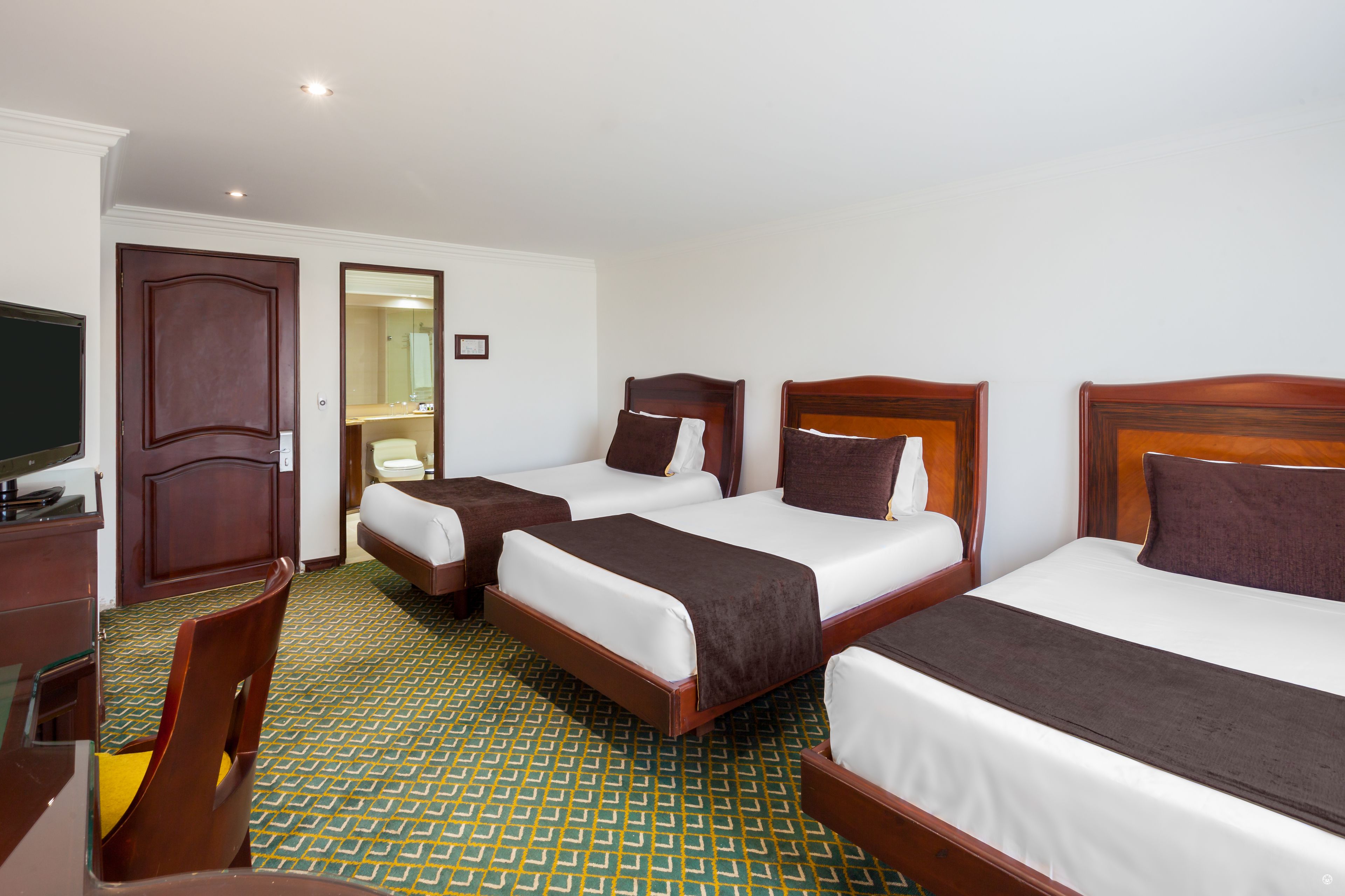 standard triple room | 1 bedroom, premium bedding, minibar, in-room safe