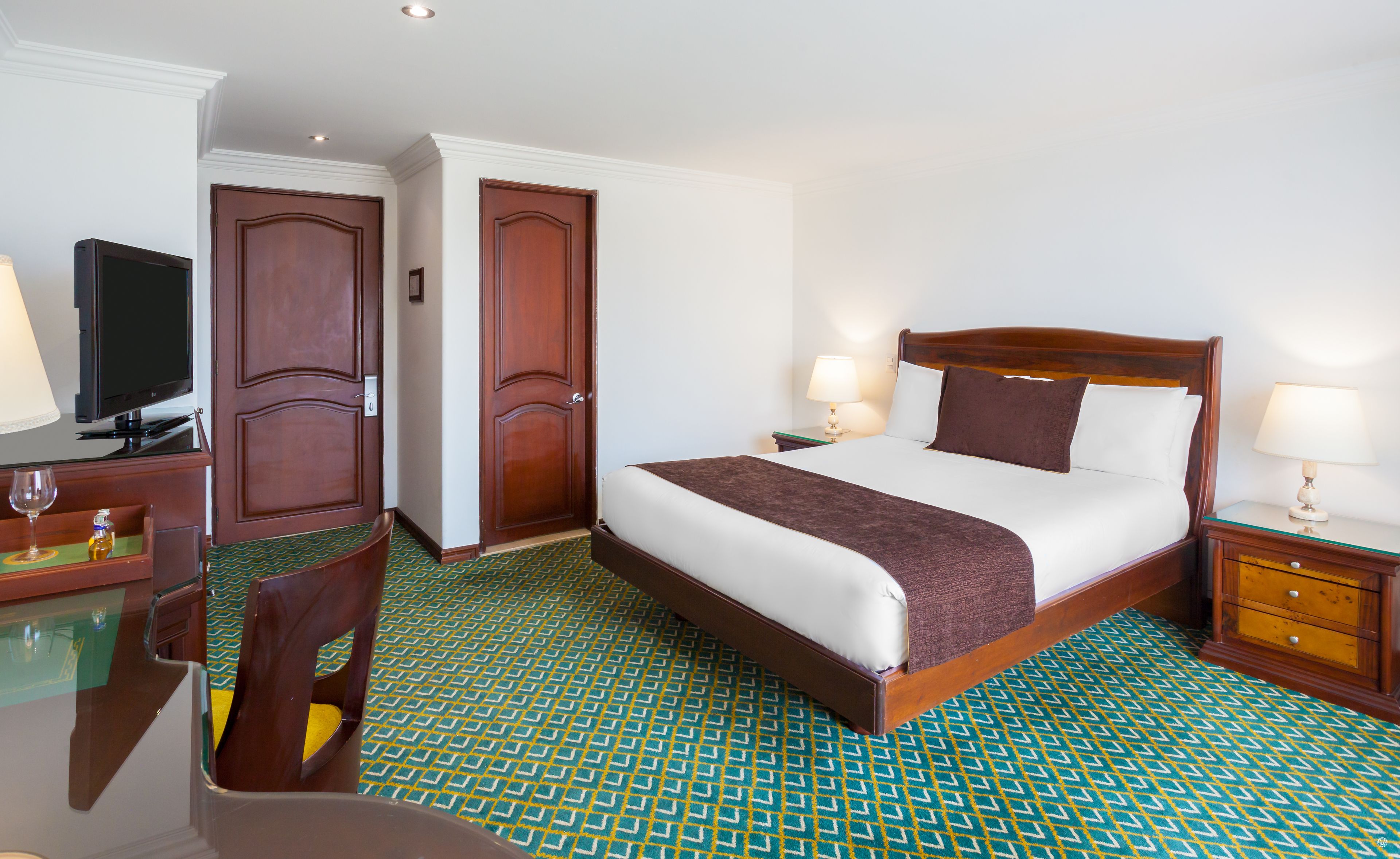 Photo - Hotel Embassy Park