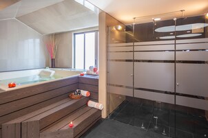 Bañera de hidromasaje interior