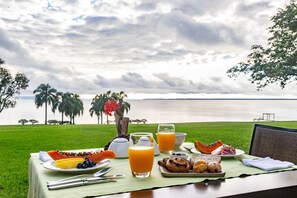 Desayuno completo incluido todos los días 