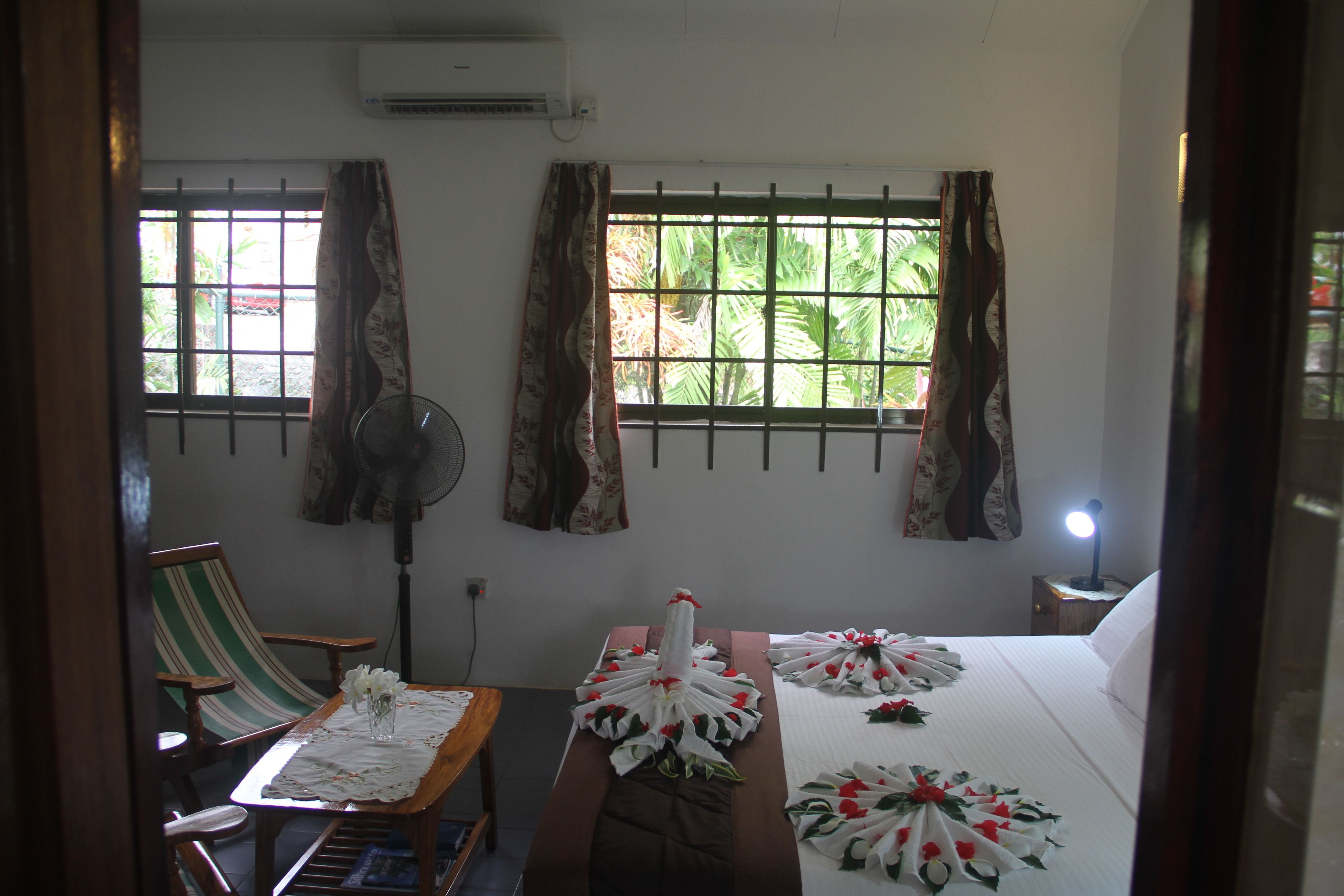 standard double room, garden view | in-room safe, desk, free cots/infant beds, free wifi