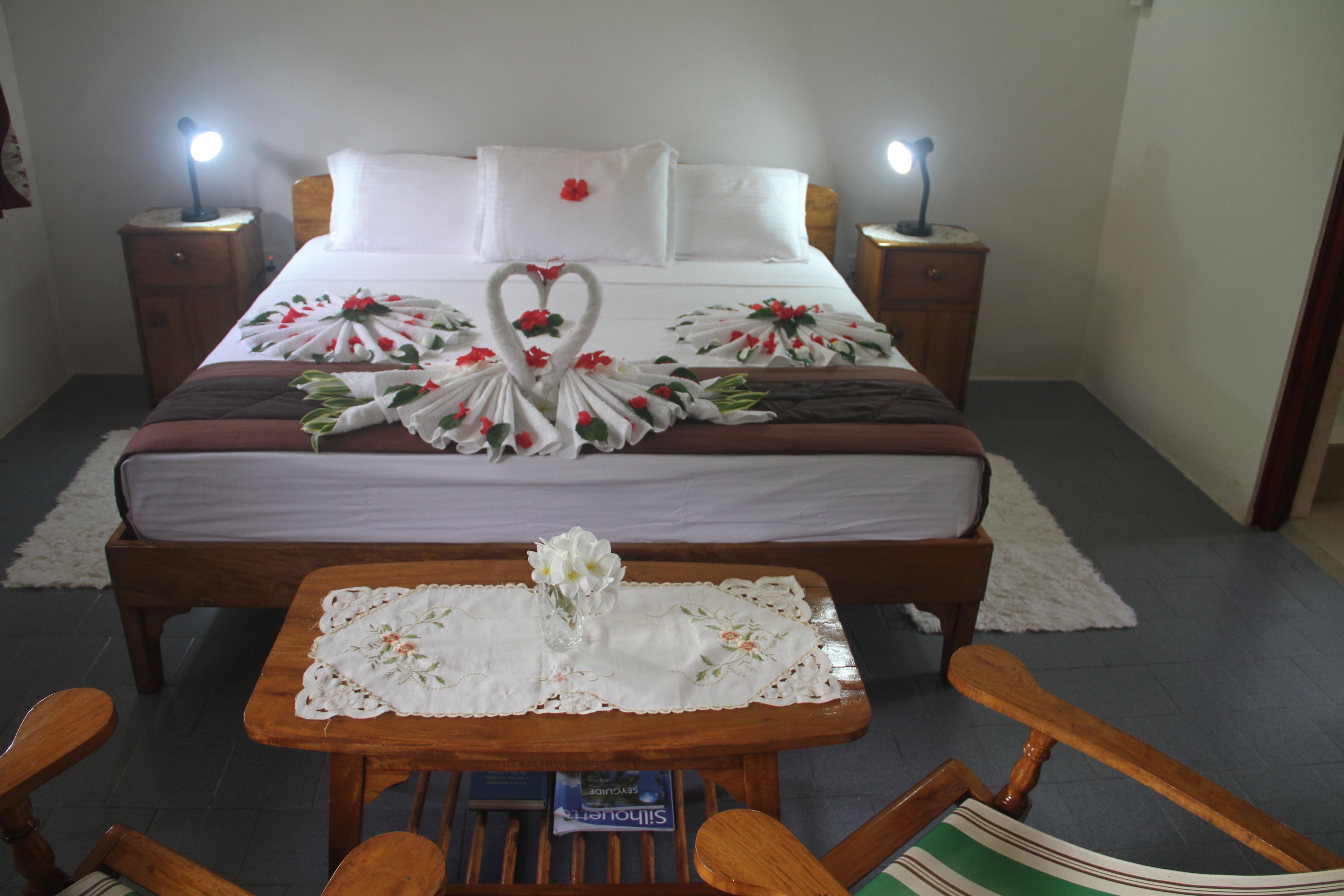 standard double room, garden view | in-room safe, desk, free cots/infant beds, free wifi