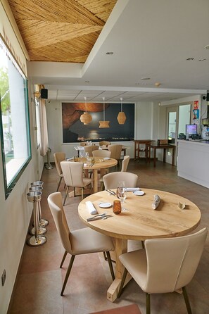 Breakfast, lunch and dinner served - Hotel L'Algadir del Delta (Amposta)