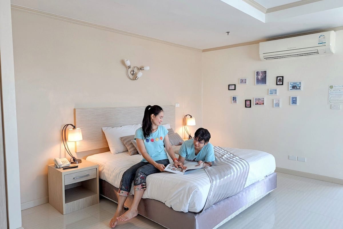 Junior Double Room | Meja, Wi-fi percuma, cadar katil 
