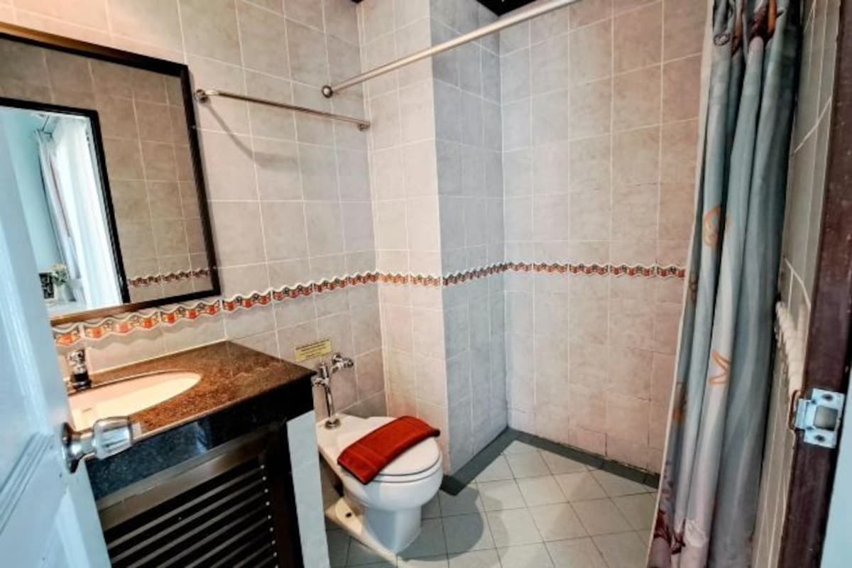 Phòng tắm | Đồ dùng nhà tắm miễn phí, máy sấy tóc, khăn tắm, xà phòng 