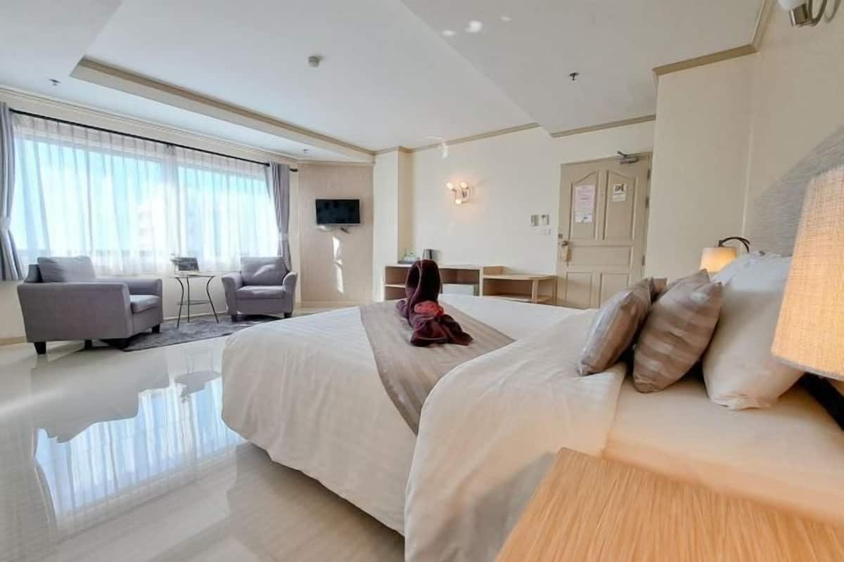 Escritorio, wifi gratis, ropa de cama