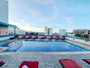Outdoor pool, open 7:00 AM to 6:00 PM, pool loungers - Thipurai city hotel (Hua Hin)