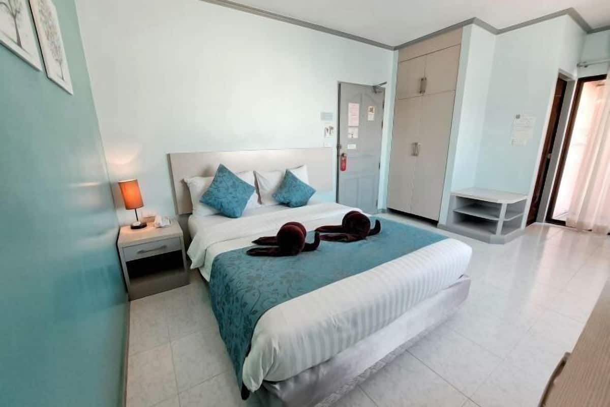 Escritorio, wifi gratis, ropa de cama