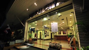 A hotel entrance with a glass facade, a reception desk, and a sign reading "FALKÖVHEIM HOTEL". - Thipurai city hotel (Hua Hin)