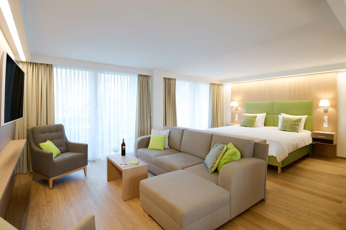 suite parc (wellness & fitness access) | minibar, in-room safe, desk, soundproofing