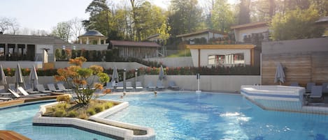 Indoor pool, 2 outdoor pools, pool loungers