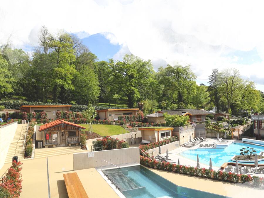 Piscine couverte, 2 piscines extérieures, parasols de plage
