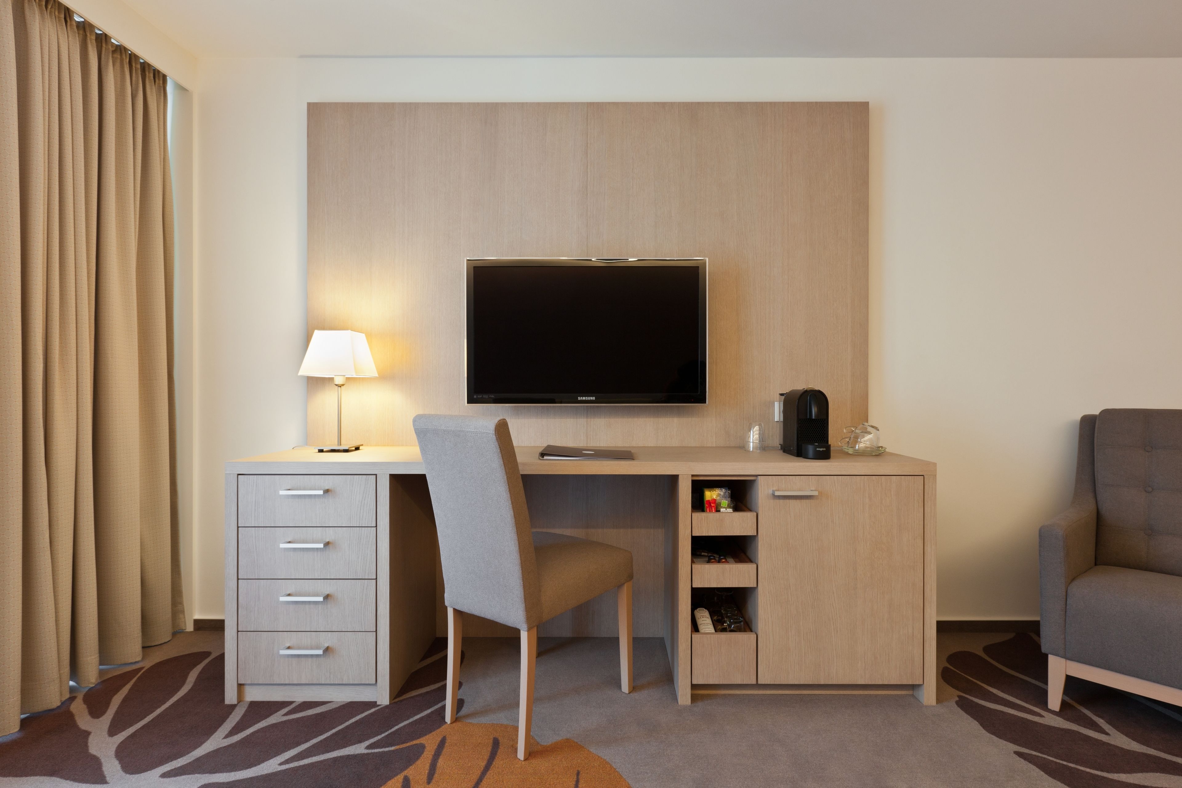 junior suite (wellness & fitness access) | living room | tv