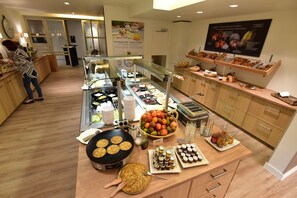 Tägliches Frühstücksbuffet gegen Gebühr