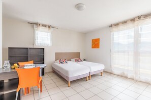 Twin Studio | Desk, iron/ironing board, free WiFi, bed sheets