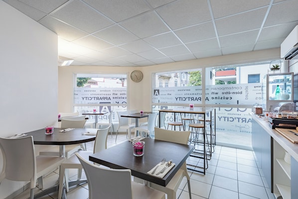 TĂ€gliches FrĂŒhstĂŒcksbuffet (9.9 EUR pro Person)