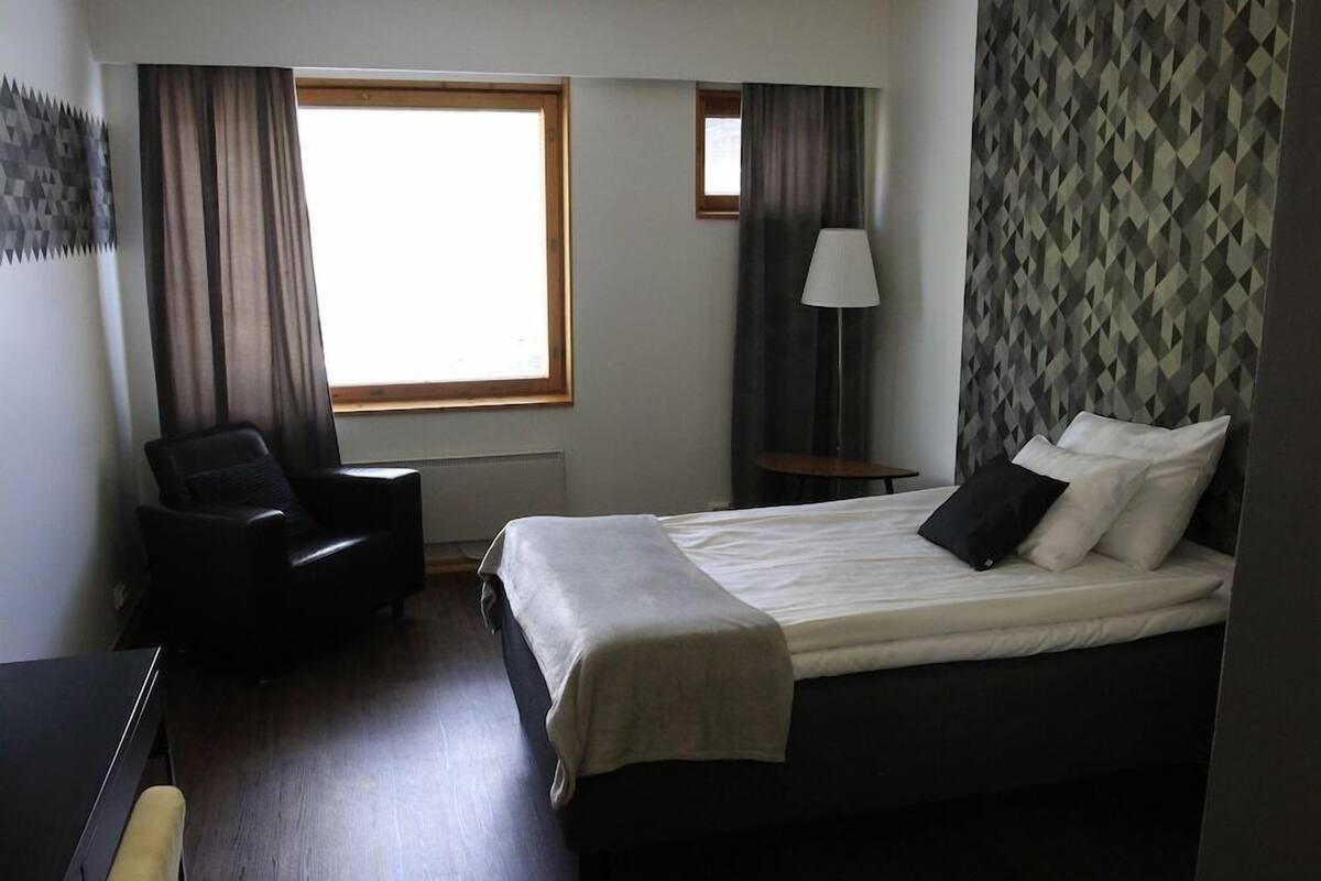 Ropa de cama hipoalergénica, tabla de planchar con plancha, wifi gratis